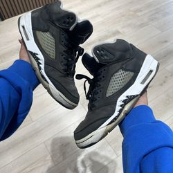 PRE-OWNED Jordan 5 Retro Oreo Moonlight 2021 Size 8