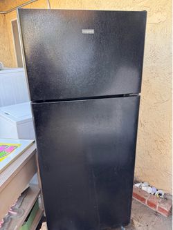 Hotpoint refrigerator 15.6-cu ft Standard-Depth 28-in