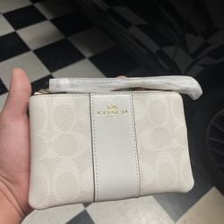 White COACH Corner Zip Wristlet Clutch Signature Chalk/sand gold Leather strap NWT