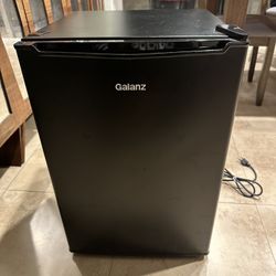 Garlanz Mini Fridge (barely Used)
