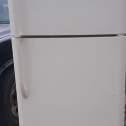 Refridgeaire Refrigerator 
