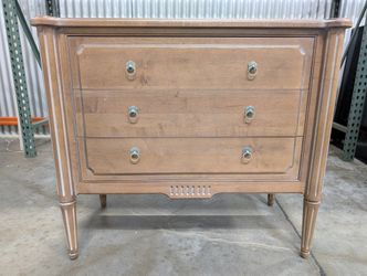 Ethan Allen Julian Chest in Great Condition Condition