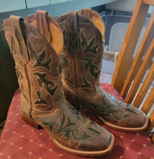 Beautiful Leather Boots Size 10 1/2 B