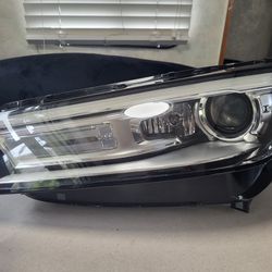 2018-2020  Audi Q5 Right Xenón Headlight With Module Control