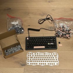 Custom Akko ACR Pro 75 w/ extra Keycaps, Switches, Plate, and Cable