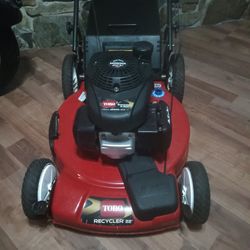 Toro recycler 22 " Honda powered high wheel self propelled mower with bagger