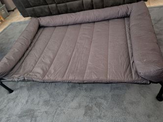 Elevated dog bed