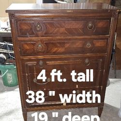 VINTAGE Dresser(5 Draws), NORMAL WEAR N TEAR BUT A SOLID FRAME N VERY FIRM DRAWERS 