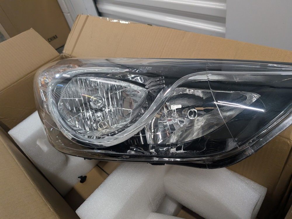 2011 - 2013 Hyundai Elantra Chrome Halogen Headlights Assembly Left Side