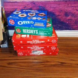 Free Gingerbread House And Cookie Decorating Kits