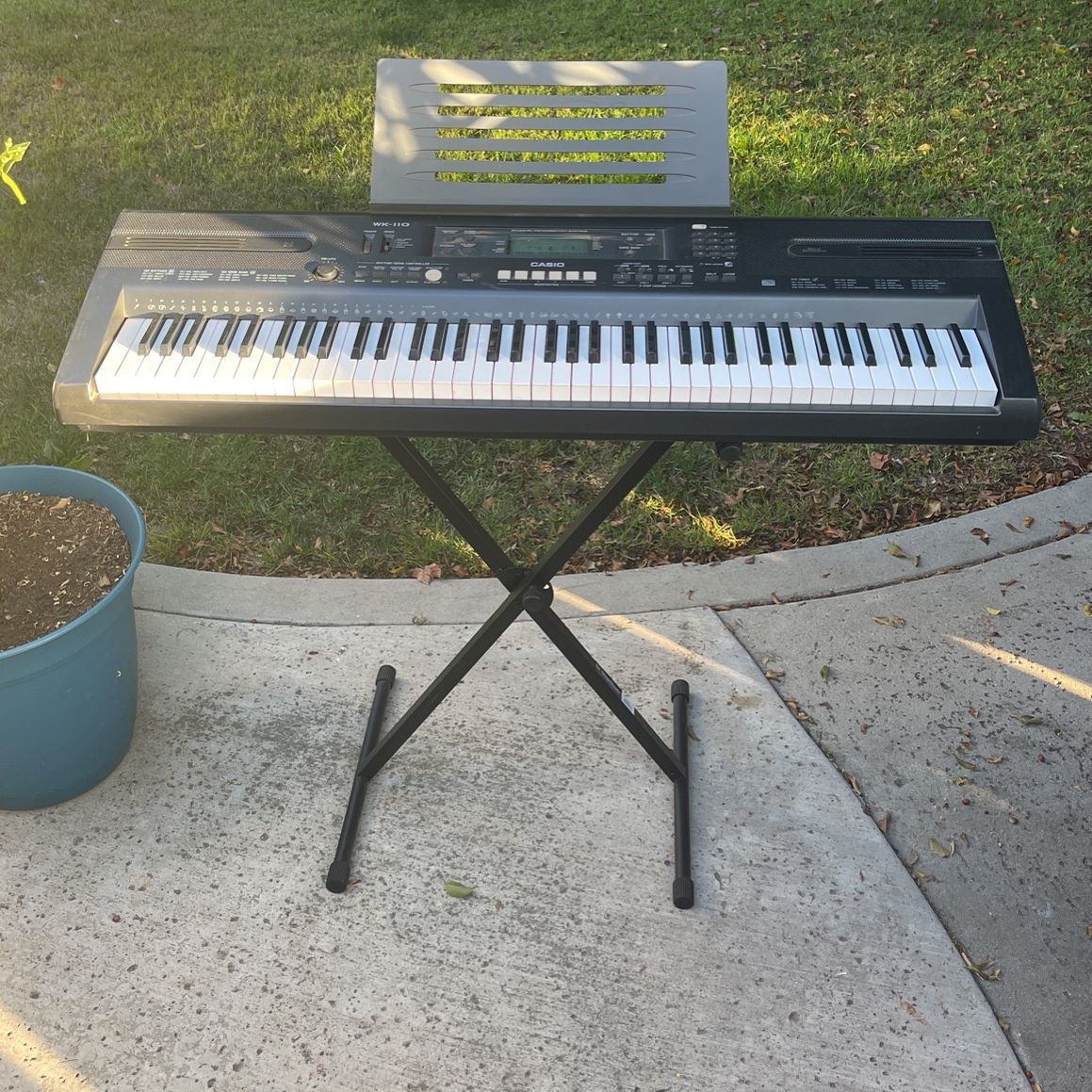Casio Keyboard WK-110 Includes Stand. Excellent Condition for Sale