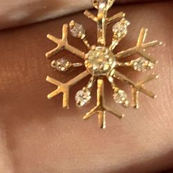 14k Yellow Gold Snow Flake Design With Real Diamonds