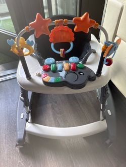 Baby walker with wheels