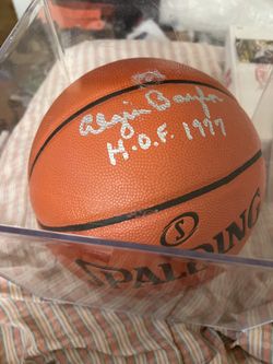 Elgin Baylor Signed Ball HOF 1978 Inscription With Case PSA/DNA