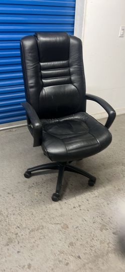 Black leather desk chair Black leather desk chair