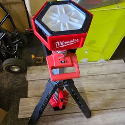 Milwaukee M18 18-Volt Lithium-Ion Cordless Rocket Dual Power Tower Light (Tool-Only)