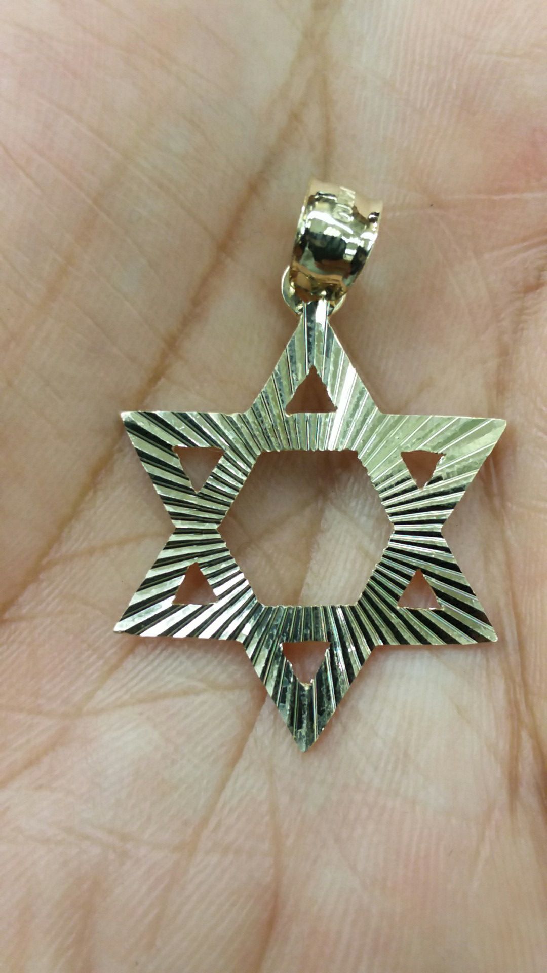 14k Gold star david diamond cut 2.6 grams