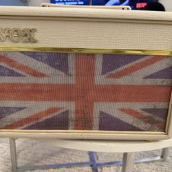 VOX V9106 Pathfinder 10 Guitar Amplifier White Union Jack Model Very Good