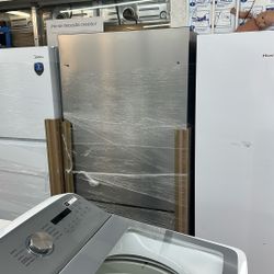 Mora Bottom Freezer Refrigerator Counter Depth (17.2 cu. ft) 