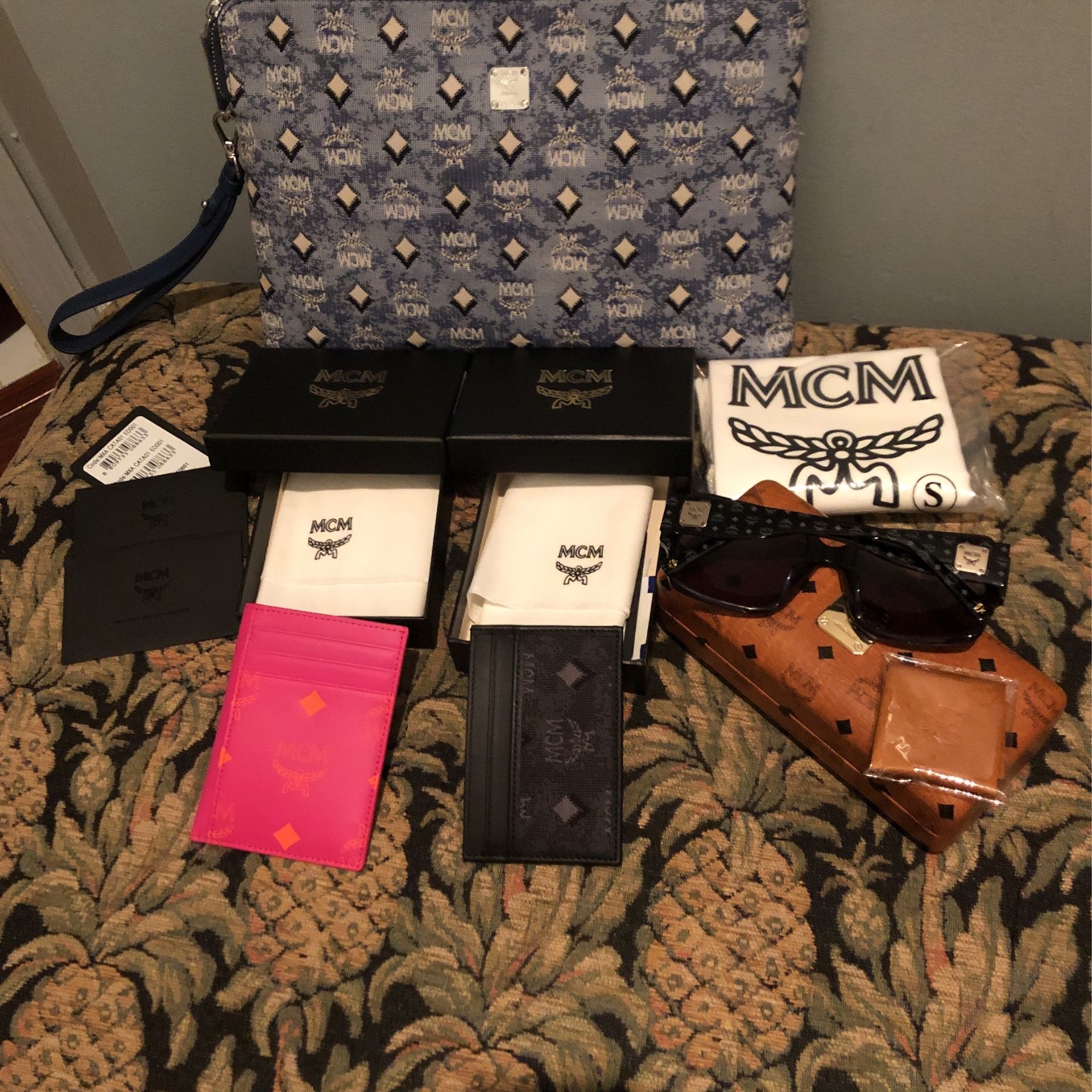 Lot Of Mcm Sign Pouch 2sm Wallets &sunny In A https://offerup.co/faYXKzQFnY?$deeplink_path=/redirect/