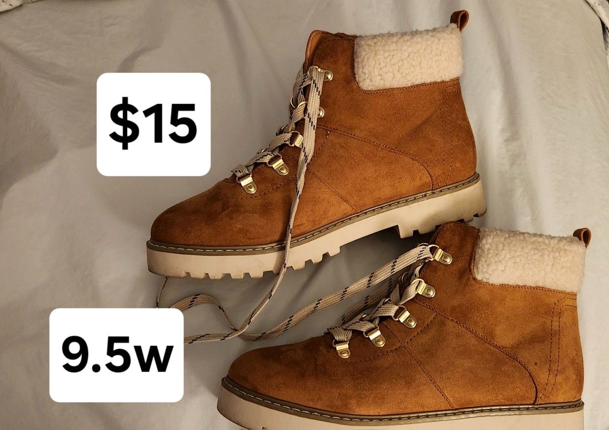 Woman's Boots 9.5w
