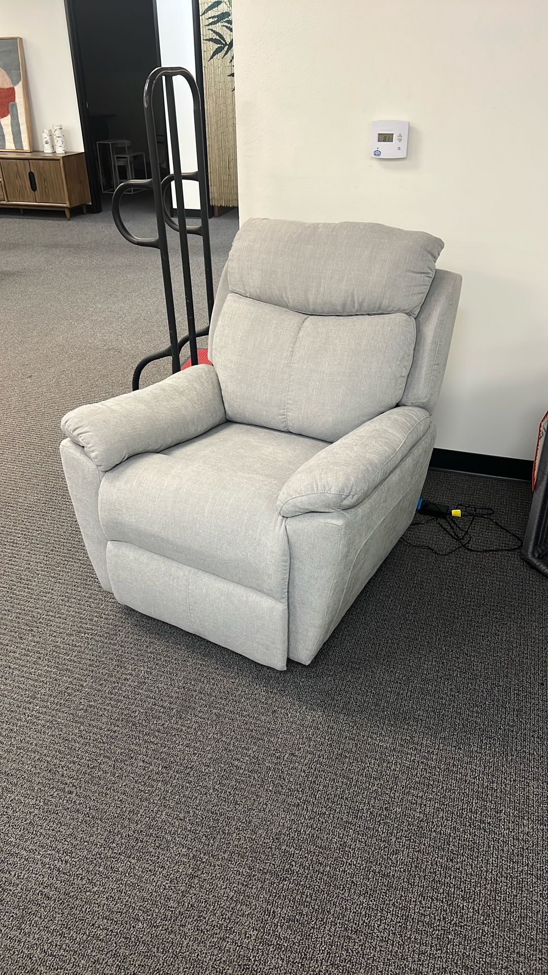 Swivel Recliner. Grey New Power