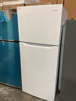 Frigidaire FFHT1822UW Top Freezer Refrigerator (Open-Box / Scratch & Dent)