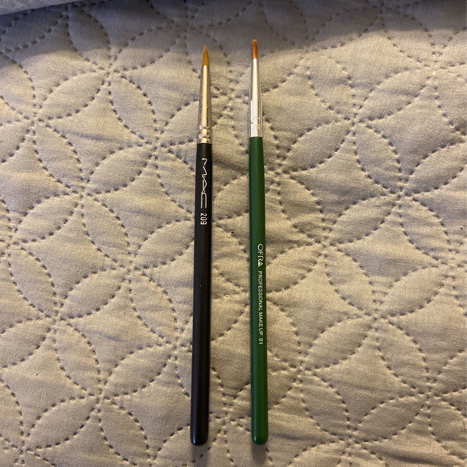 MAC Liner Brush And Ofra Liner Brush