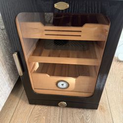 Cigar Humidor Cabinet – Excellent Condition