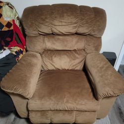 2 La-Z-Boy Recliners