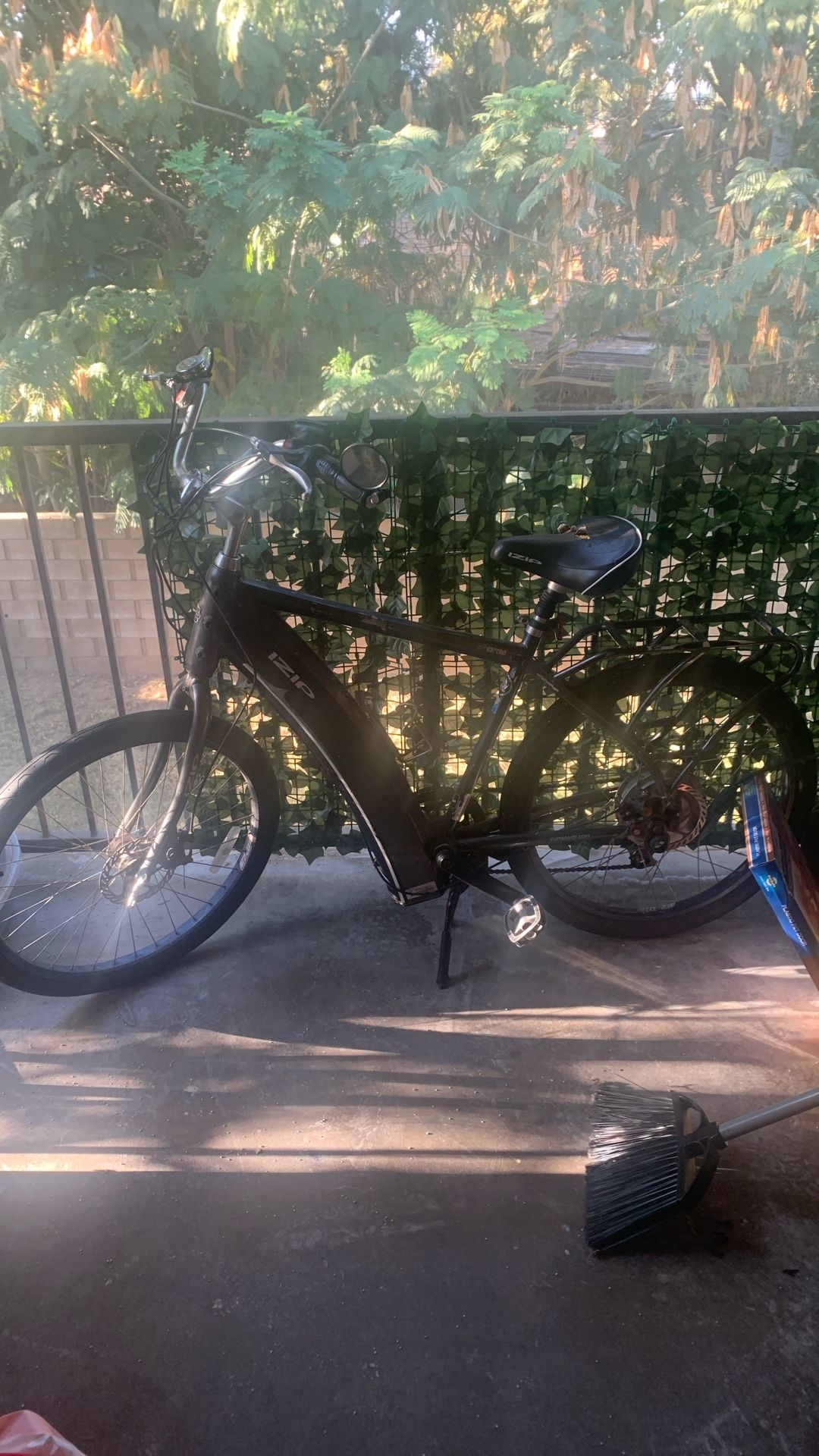 IZip metro electric Bicycle