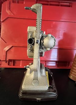 Vintage Revere Model P-90 8mm Movie Projector with Case