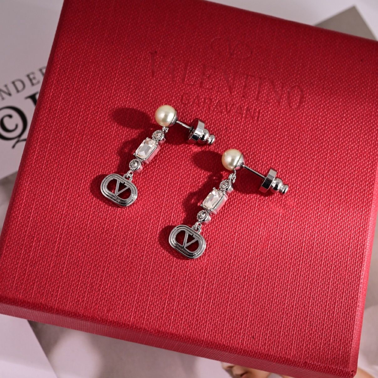 Unique design, avant-garde, a must-have for beautiful women!