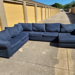 Beautiful Blue 4 Peice Sectional. Free Delivery Available 