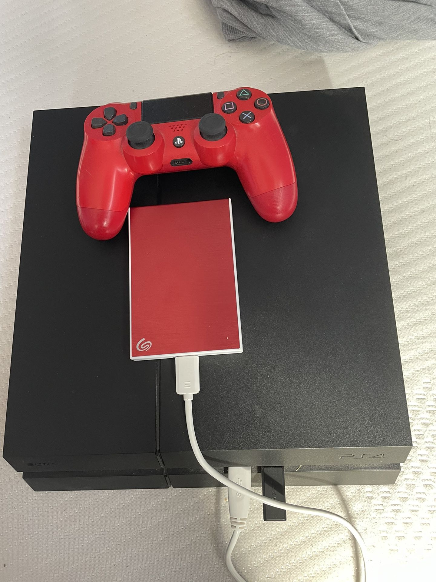 Ps4 With Hard drive, Remote and Headset