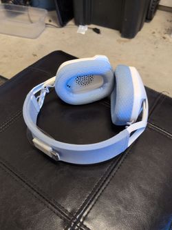 Wireless gaming headphones