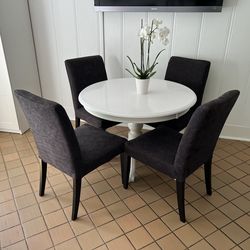 4 dining chairs wish removable slipcovers