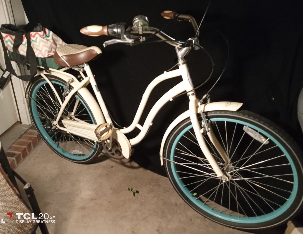 SCHWINN BIKE - FAIRHAVEN CRUISER