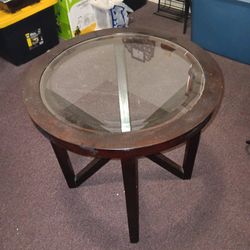 Small Table With Glass In The Medle 