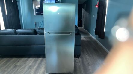 INSIGNIA REFRIGERATOR