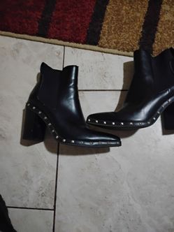 Nice pair of child shoes size 6 and 1/2