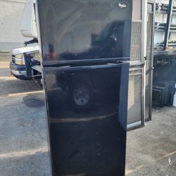 WHIRLPOOL 18CUFT BALCK FRIDGE