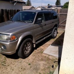 2002 Mitsubishi Montero