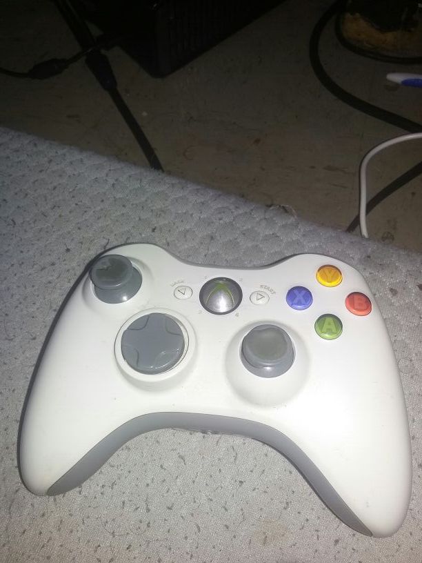 Xbox 360 controller & portable charger