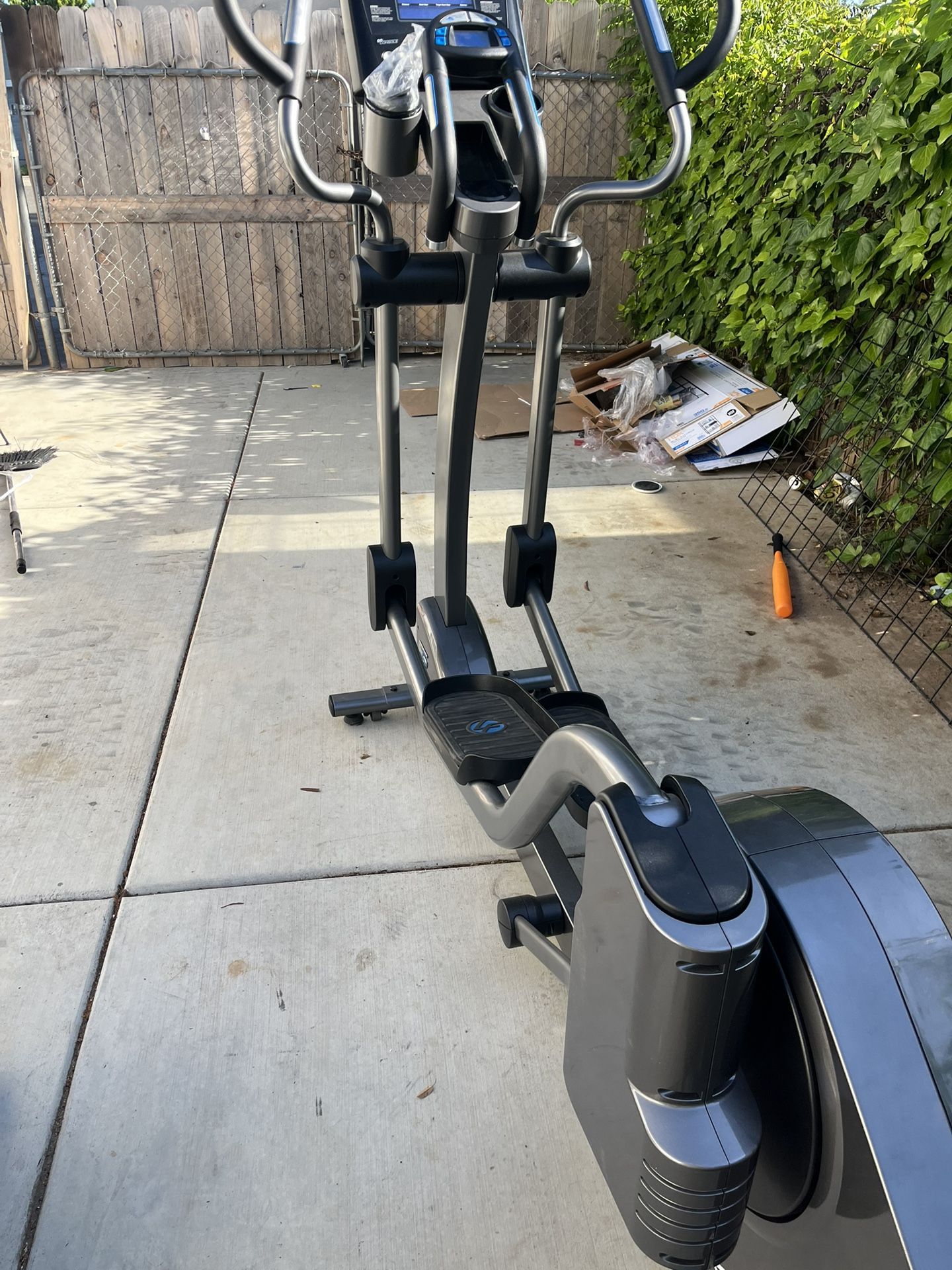 life fitness elliptical E5