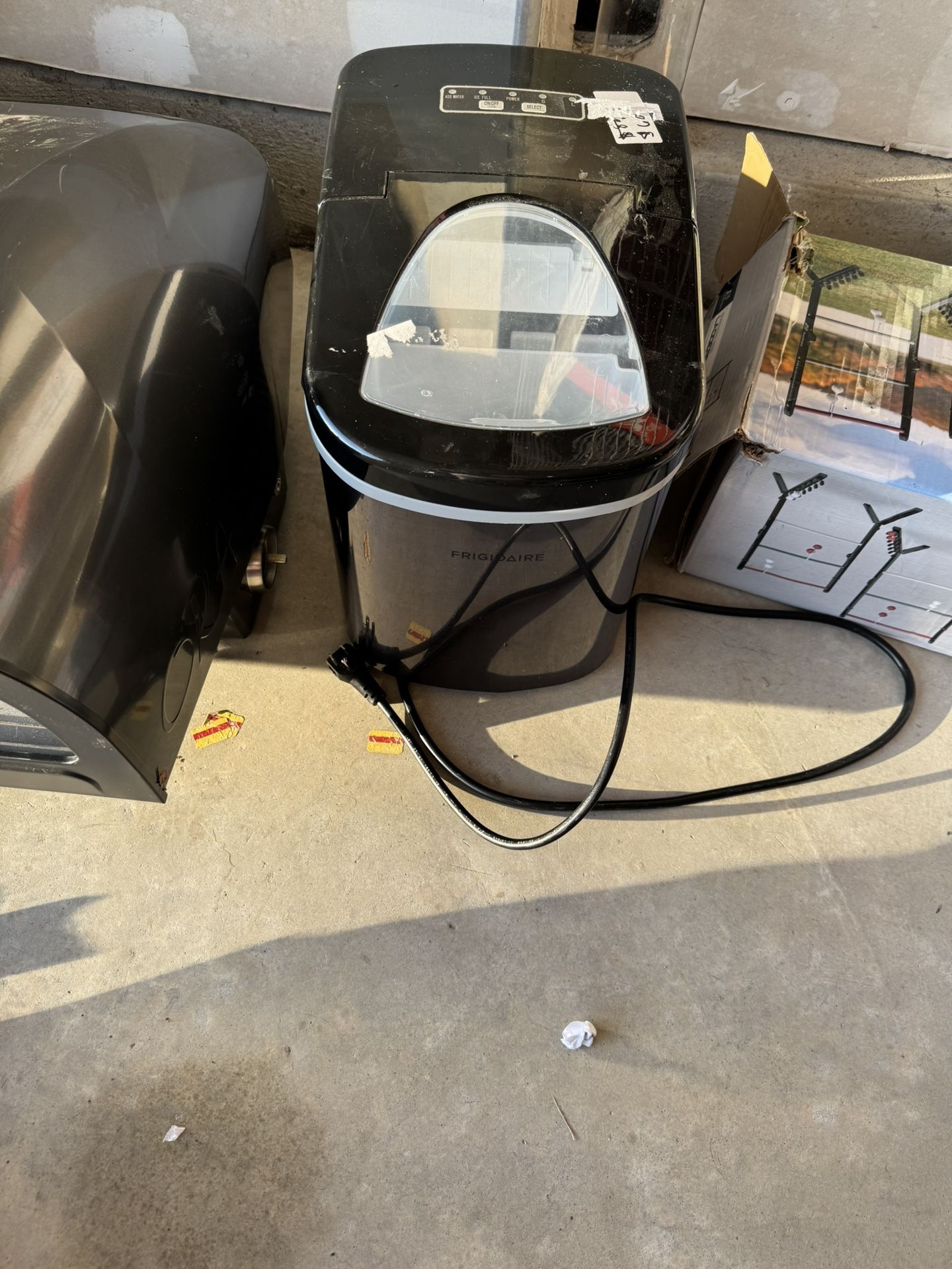 Come And Grab The Deal Ice Maker Came In Pallet