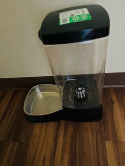Gravity water for pets