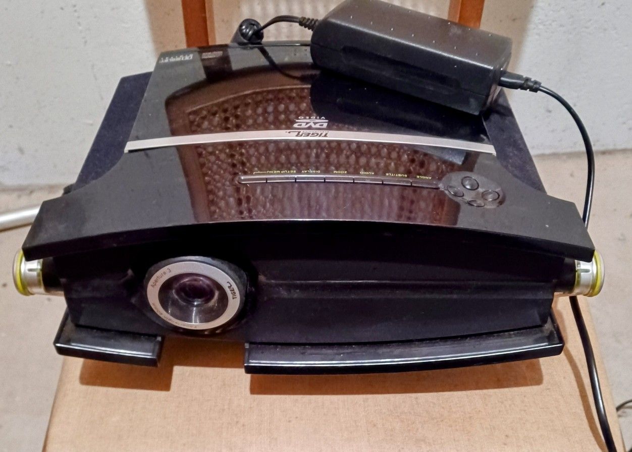 Projector Screen DVD