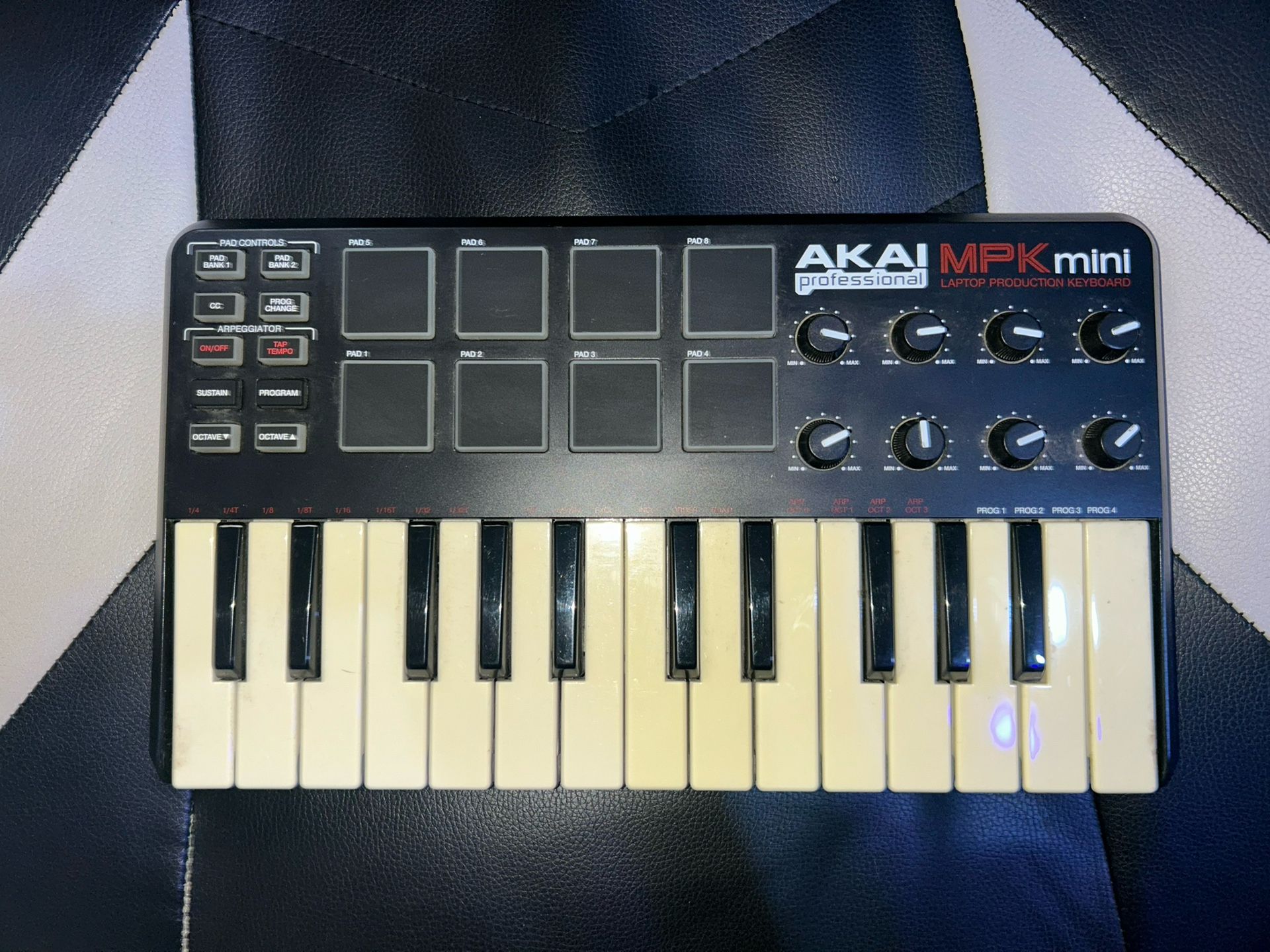 Akai Professional MPK Mini Midi Controller