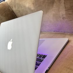 Apple MacBook Pro 15” Retina I7/16GB\500GB SSD $300